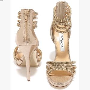 Like new Nina fergie gold rhinestone dress heels